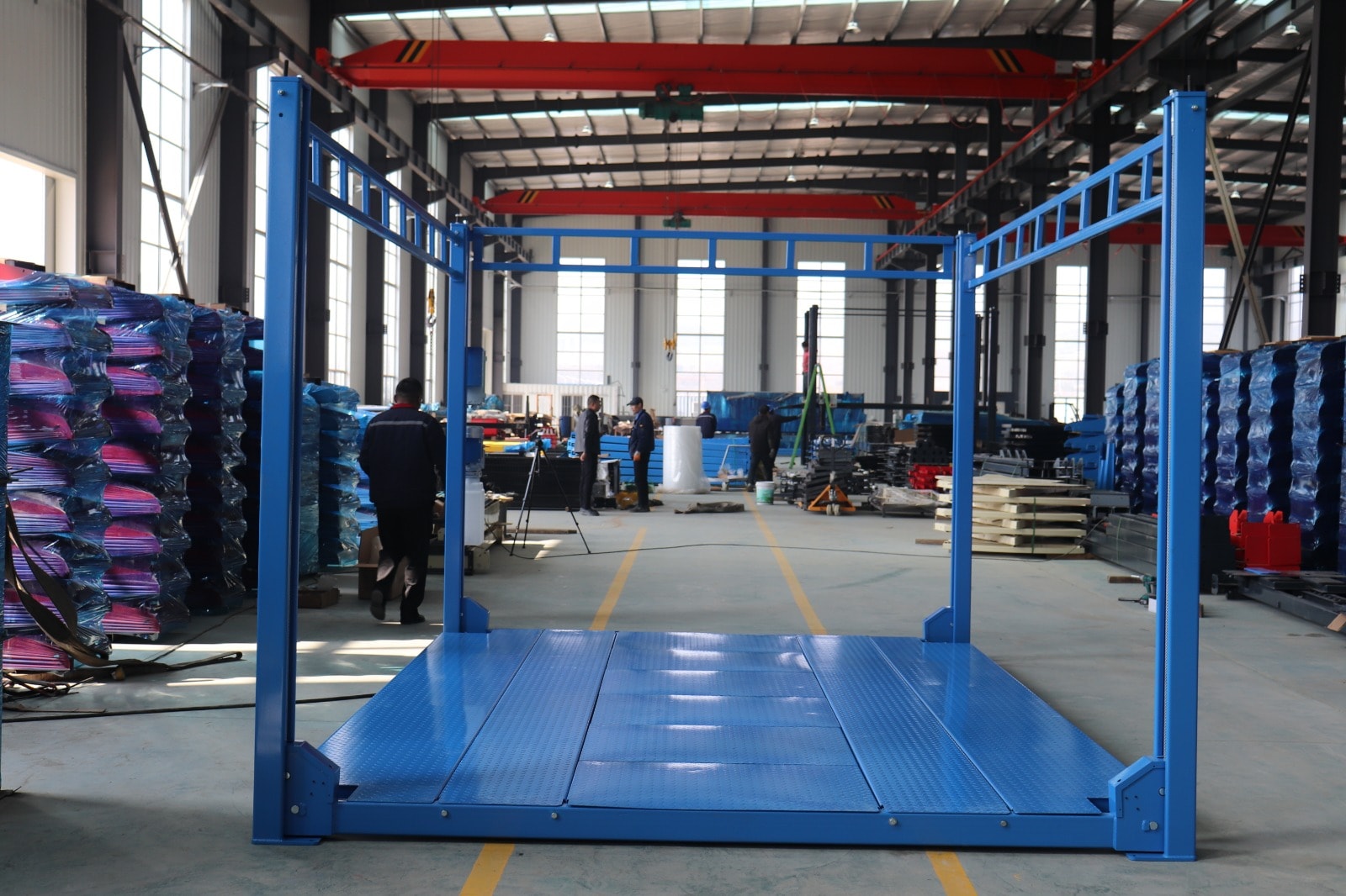 Mezzanine lift platform detail